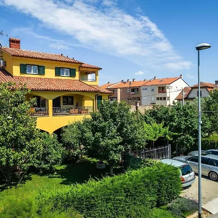 Apartment Strandnahe Mit Uberdachter Terrasse Und Garten Fazana