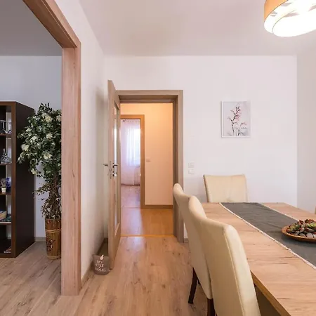Strandnahe Mit Uberdachter Terrasse Und Garten Apartment *